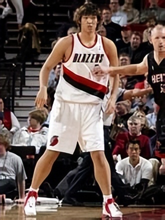 既生姚,何生镇?被韩媒吹捧为宇宙第一中锋的何生镇是什么水平