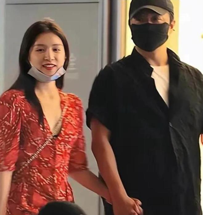 陈思诚现身酒店视频,陈思诚酒店夜会两女