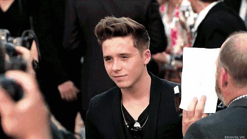 他婚前啃爹妈,婚后啃老婆?