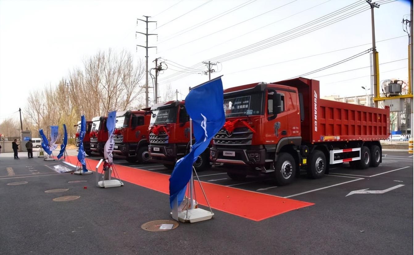 工程机械运输欧曼,福田欧曼昆仑前四后八自卸车贵州