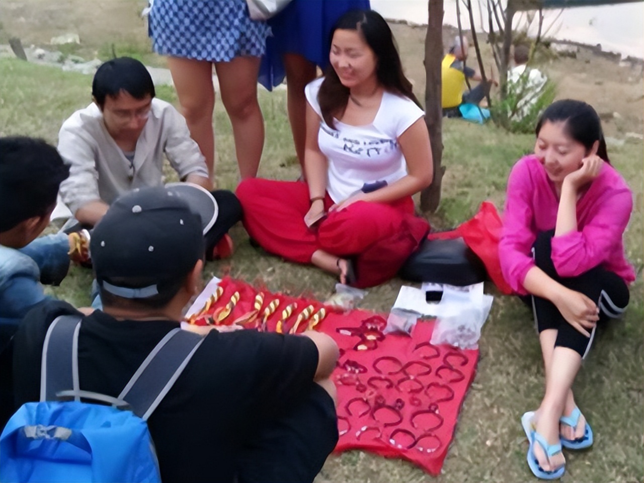 尼泊尔女孩摆摊,尼泊尔街头中国美女