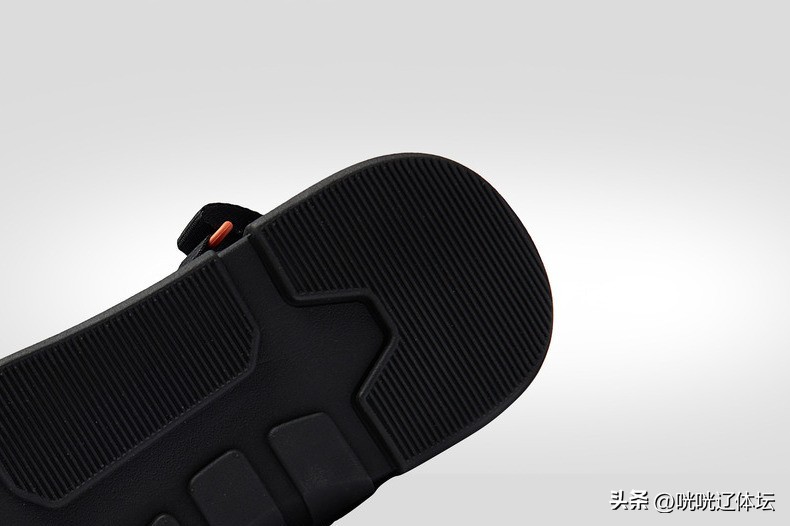 安踏凉鞋运动鞋哪个好,安踏凉鞋怎么样耐穿吗