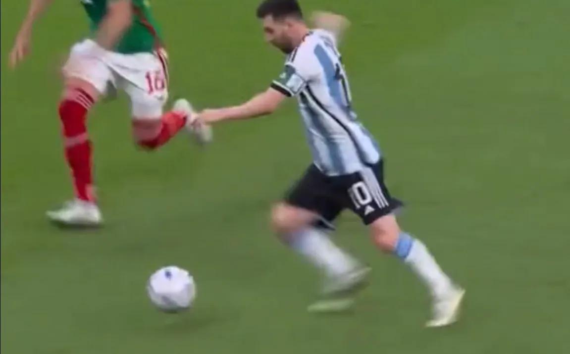 从侏儒到球王的小说,从侏儒症患者到世界球王的电影