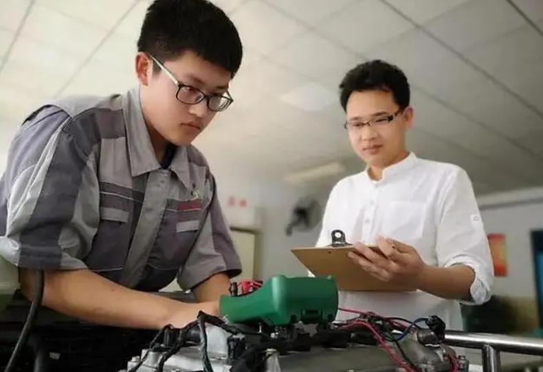 专科生想要翻身，优先选择这3个专业，就业好很有“钱途”