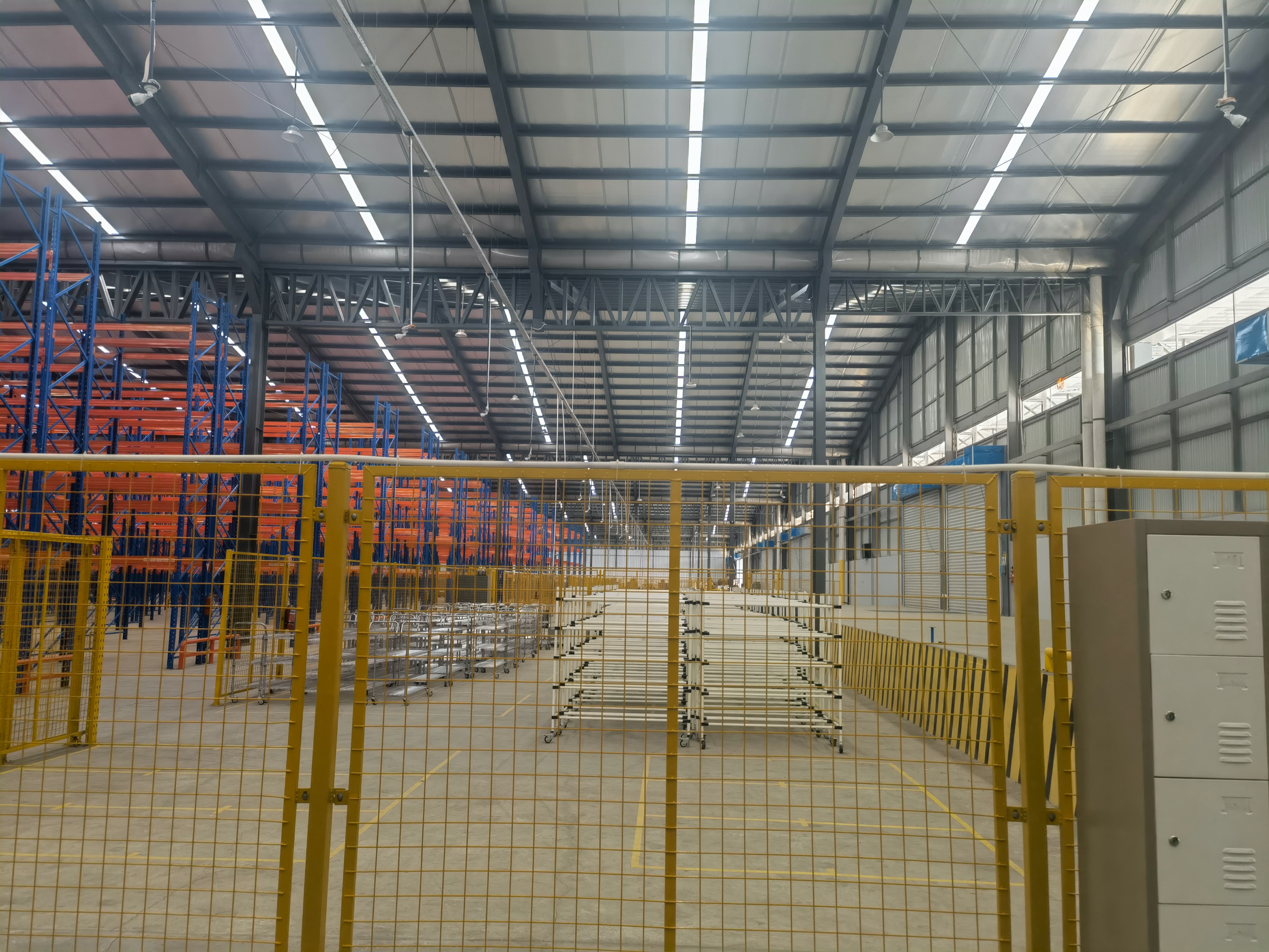 印尼跨境电商是选择专线小包还是海外仓一件代发？