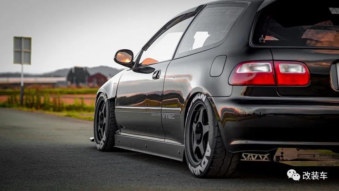 战斗范儿拉满的黑武士本田飞度GE和思域EG,兼顾素雅和张狂