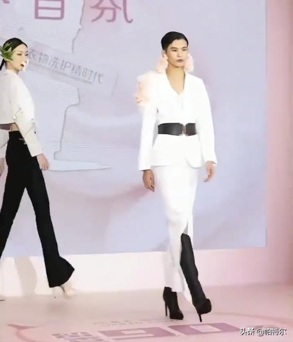 陆仙人怎么走路有气质教程,陆仙人走路教学