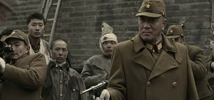 自杀都费劲的枪！日本手枪界的卧龙凤雏，南部十四式和他的兄弟