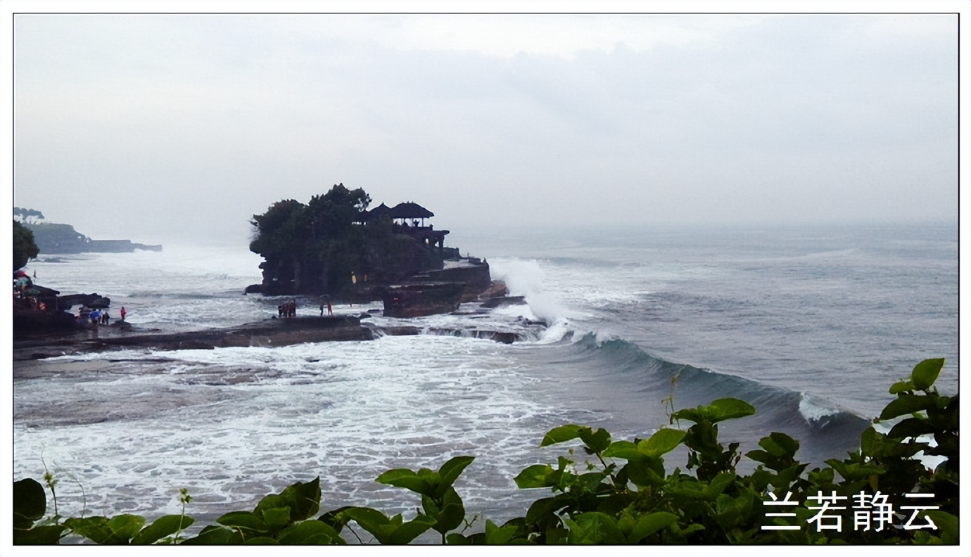 巴厘岛海神庙波涛汹涌,印尼巴厘岛皇威庙