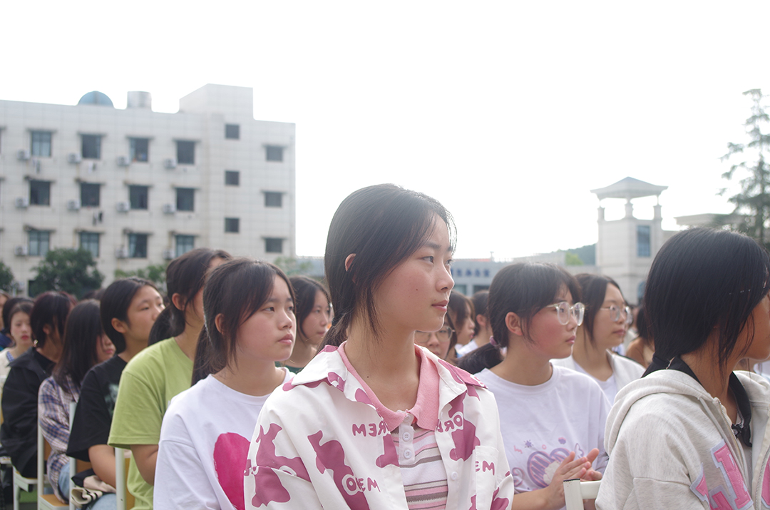 四川绵阳学校秋季开学的最新通告,绵阳灵通学校开学典礼