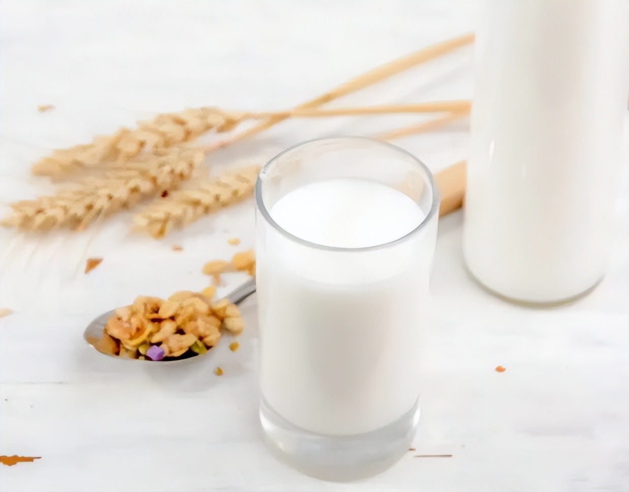 中医不提倡老年人喝牛奶吗,中医认为寒性体质的人不宜喝牛奶