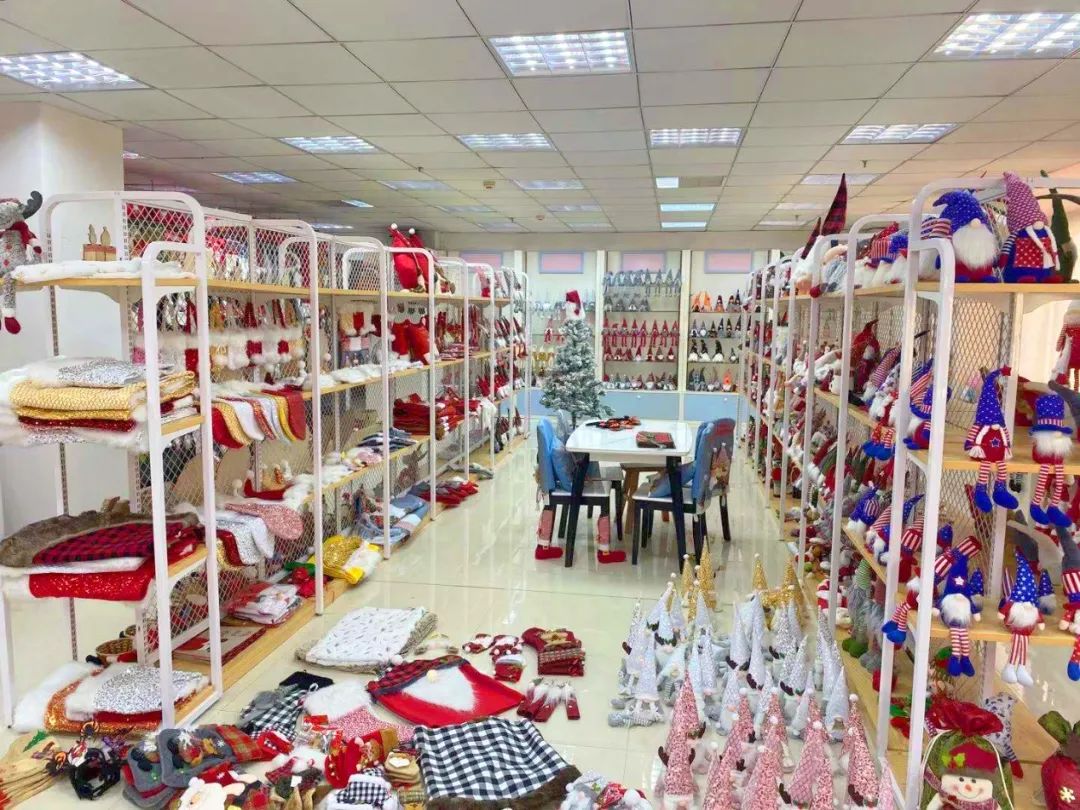 不过圣诞节的义乌商人,却承包了全世界半数圣诞用品