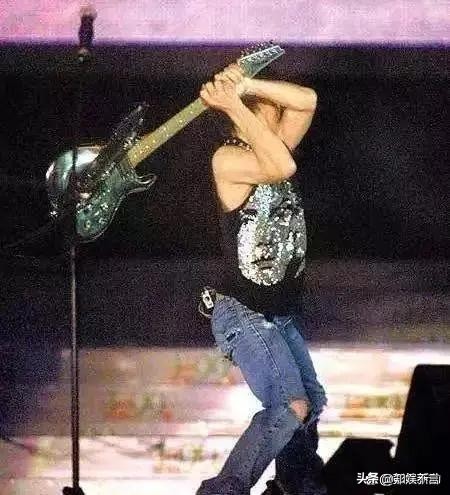 王菲谢霆锋详细相恋过程,王菲和谢霆锋是相差几岁的姐弟恋