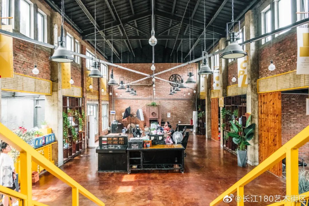 300平低成本厂房改造网红店,3000平方厂房改造网红店