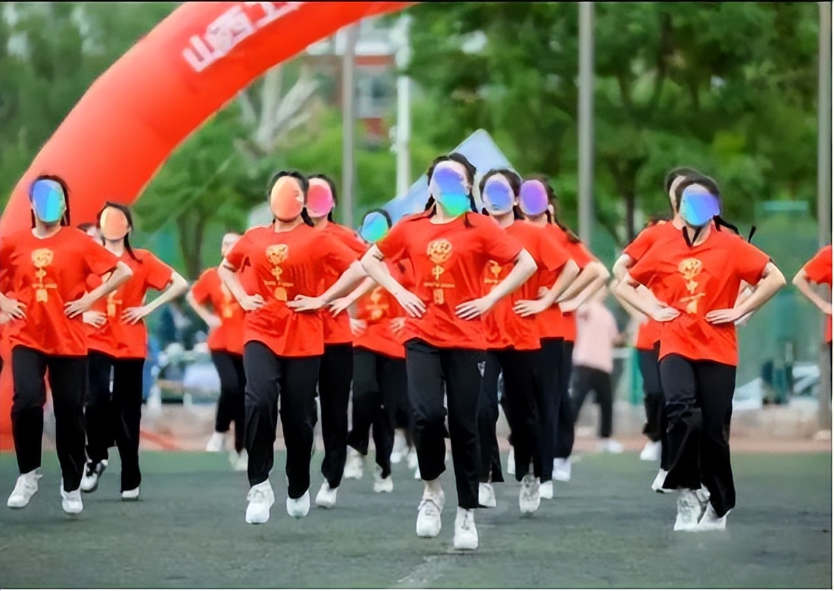 演出服被弄脏退货,演出服客人用完就退