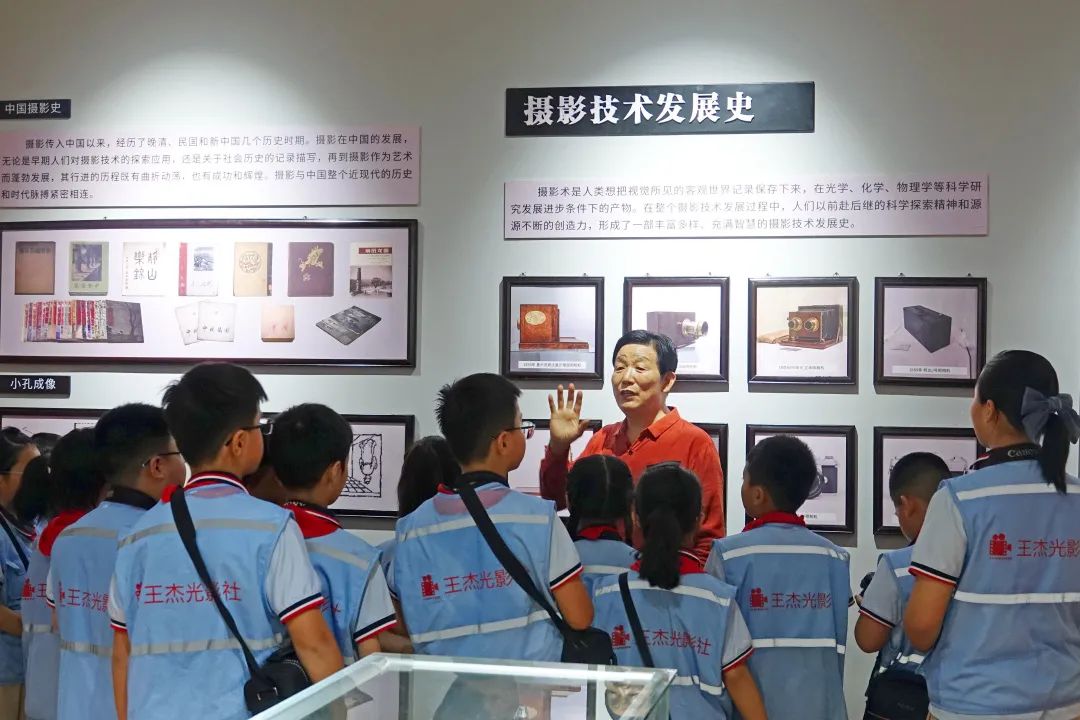 回馈母校爱心捐赠活动,献爱心助学捐赠仪式