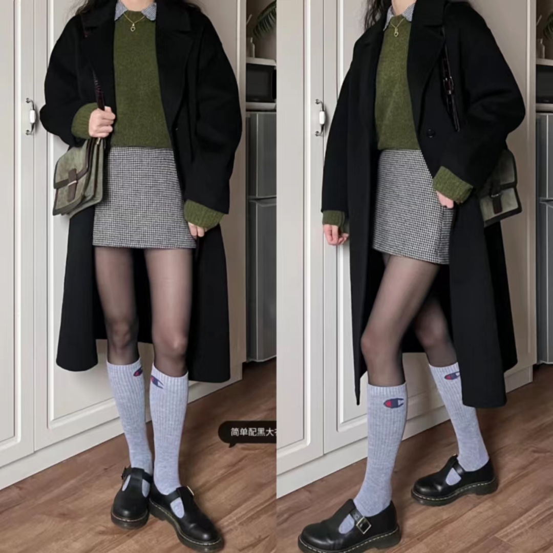 千鸟格半身裙秋冬款a字版30岁,黑白千鸟格半身裙配原绒色毛衫