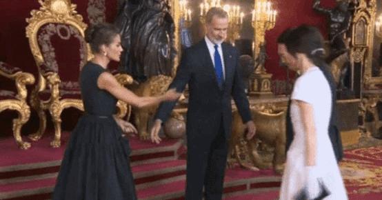 新一任韩国总统夫人,韩国现任总统夫人出访照片