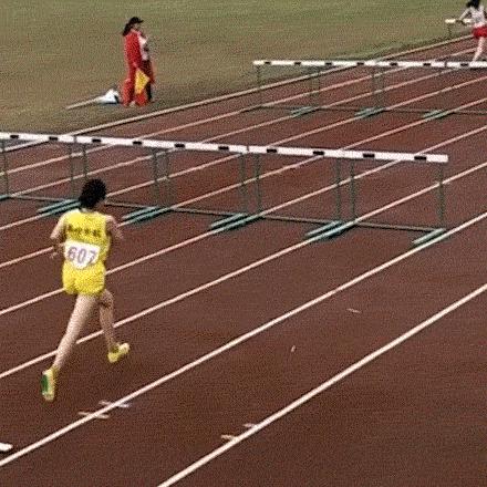 我想问一下这到底是足球还是篮球呢？这电棒是干什么用的