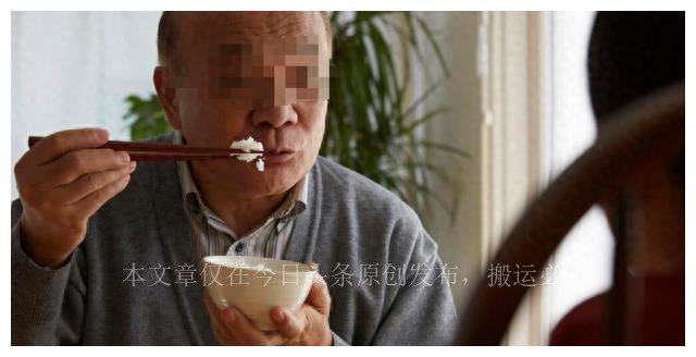 荒草地惊现女尸完整版,荒地惊现女尸扒开淤泥后惊呆众人