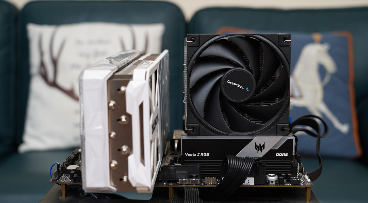 内存宏碁掠夺者ddr5跑分多少,宏碁掠夺者内存条炫光和冰刃展示