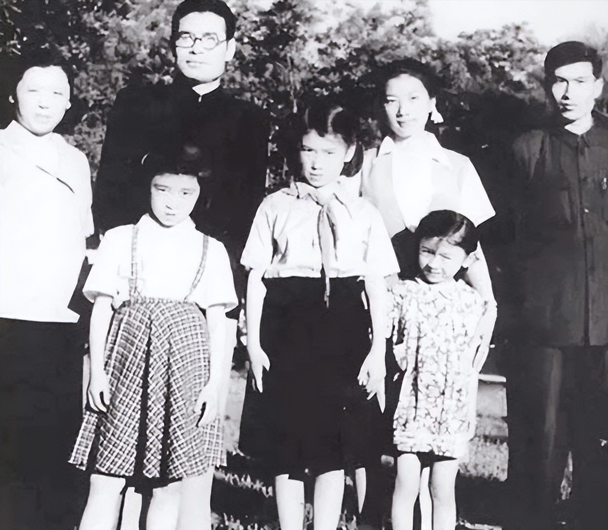 71年周总理让高岗妻子在图书馆工作，毛主席不同意：必须到教育部