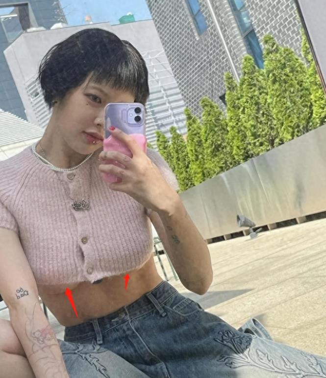 显摆、不穿、还露背,这些女明星服饰真的很宽松吗?