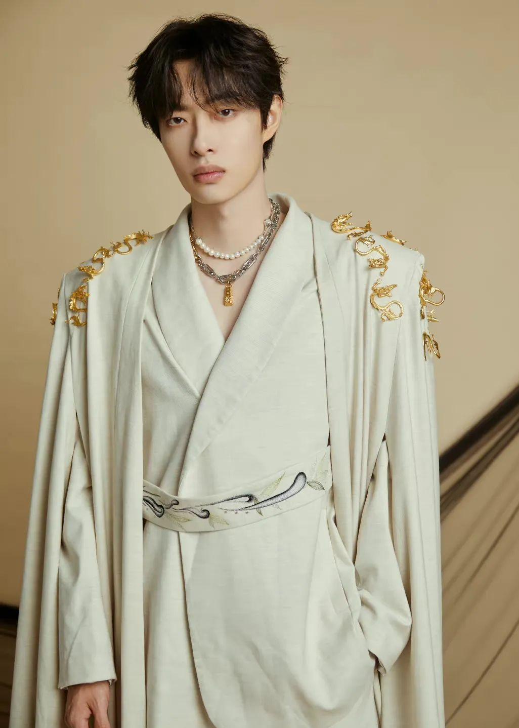 男明星宫廷风男西装搭配,最新男明星穿搭