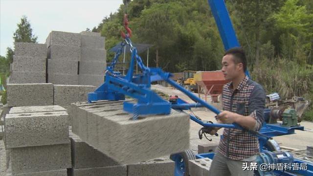 美国大叔发明搬砖神器,90后小伙发明搬砖神器