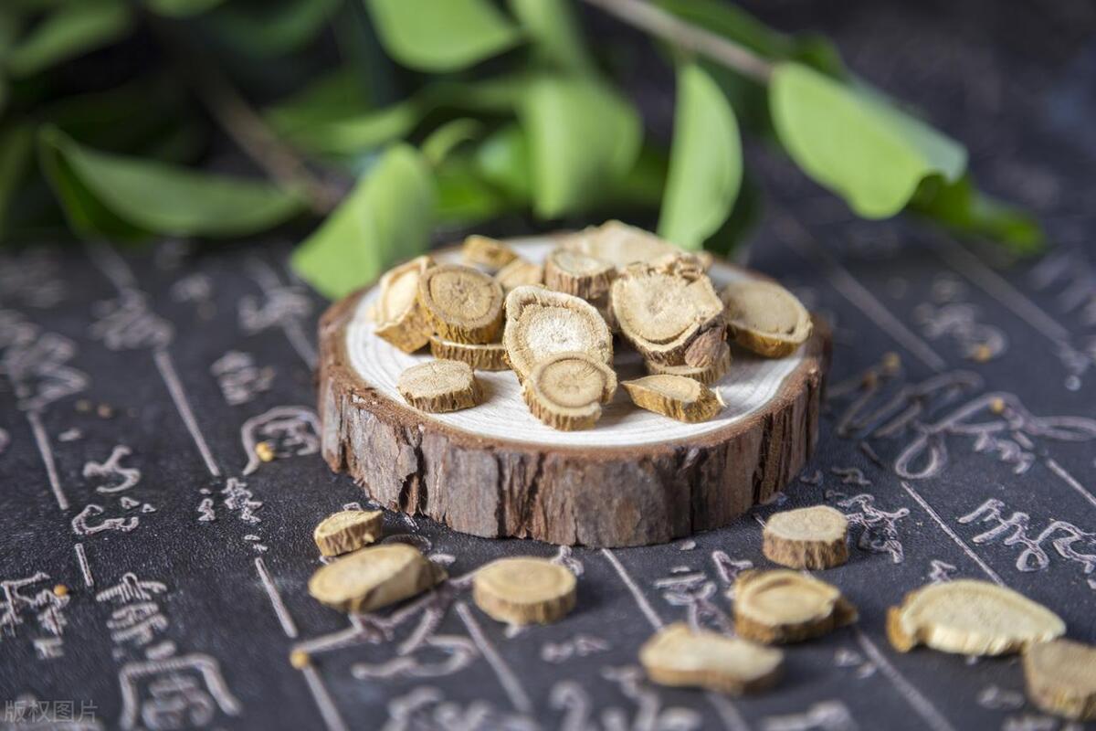 睾丸潮湿的中医辨证治疗,睾丸潮湿中医怎么辨证