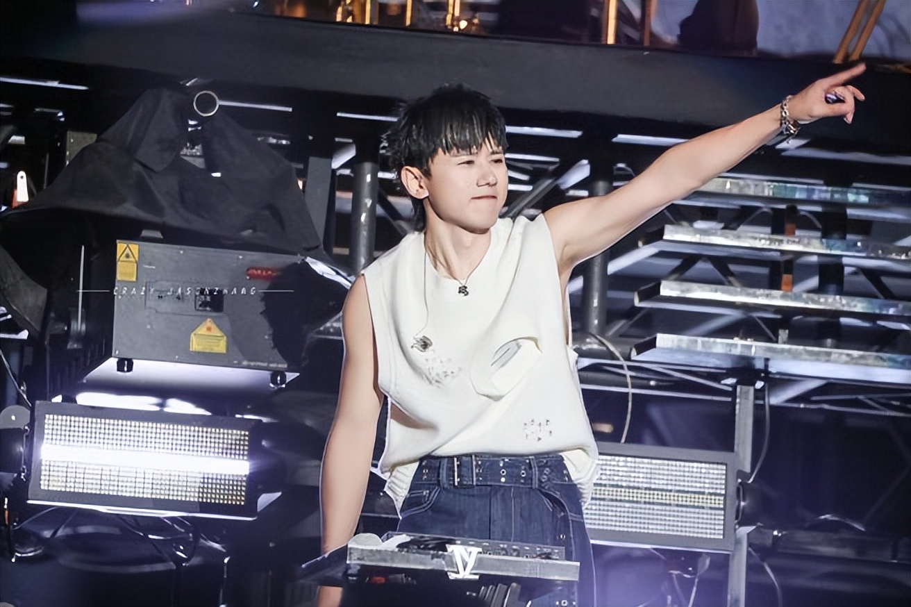 高音王子张杰,华语乐坛公认的Live王,却被质疑唱功不如华晨宇