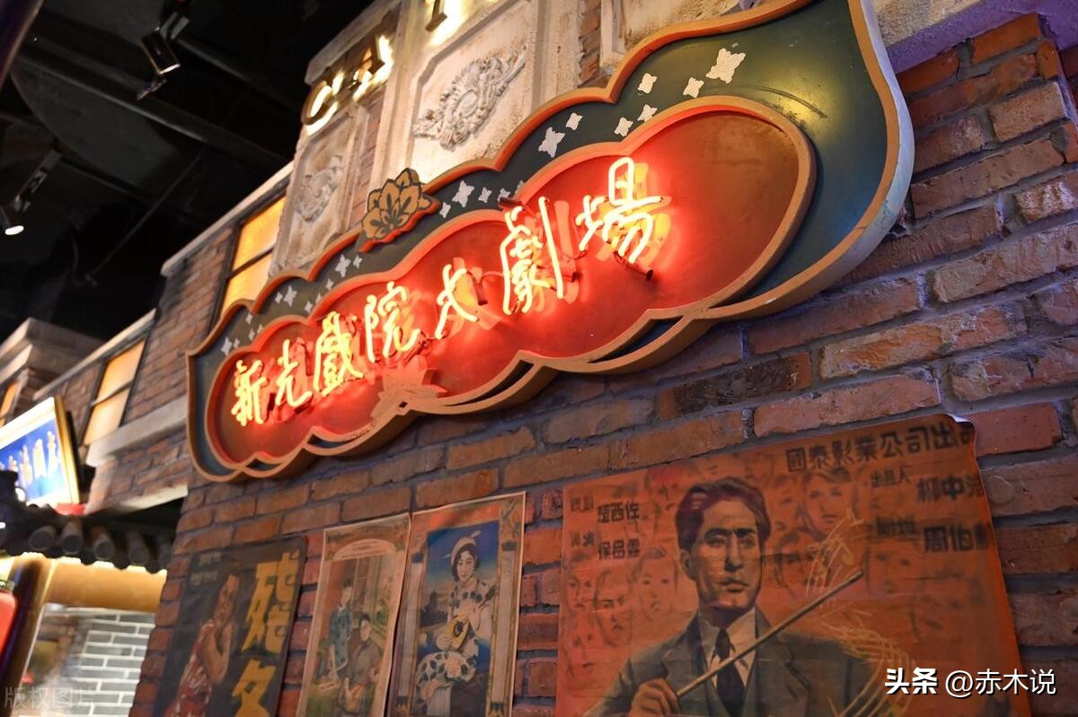 精神摧残、囚禁酷刑，这个男人指使女友杀害至亲，致使七人丧命