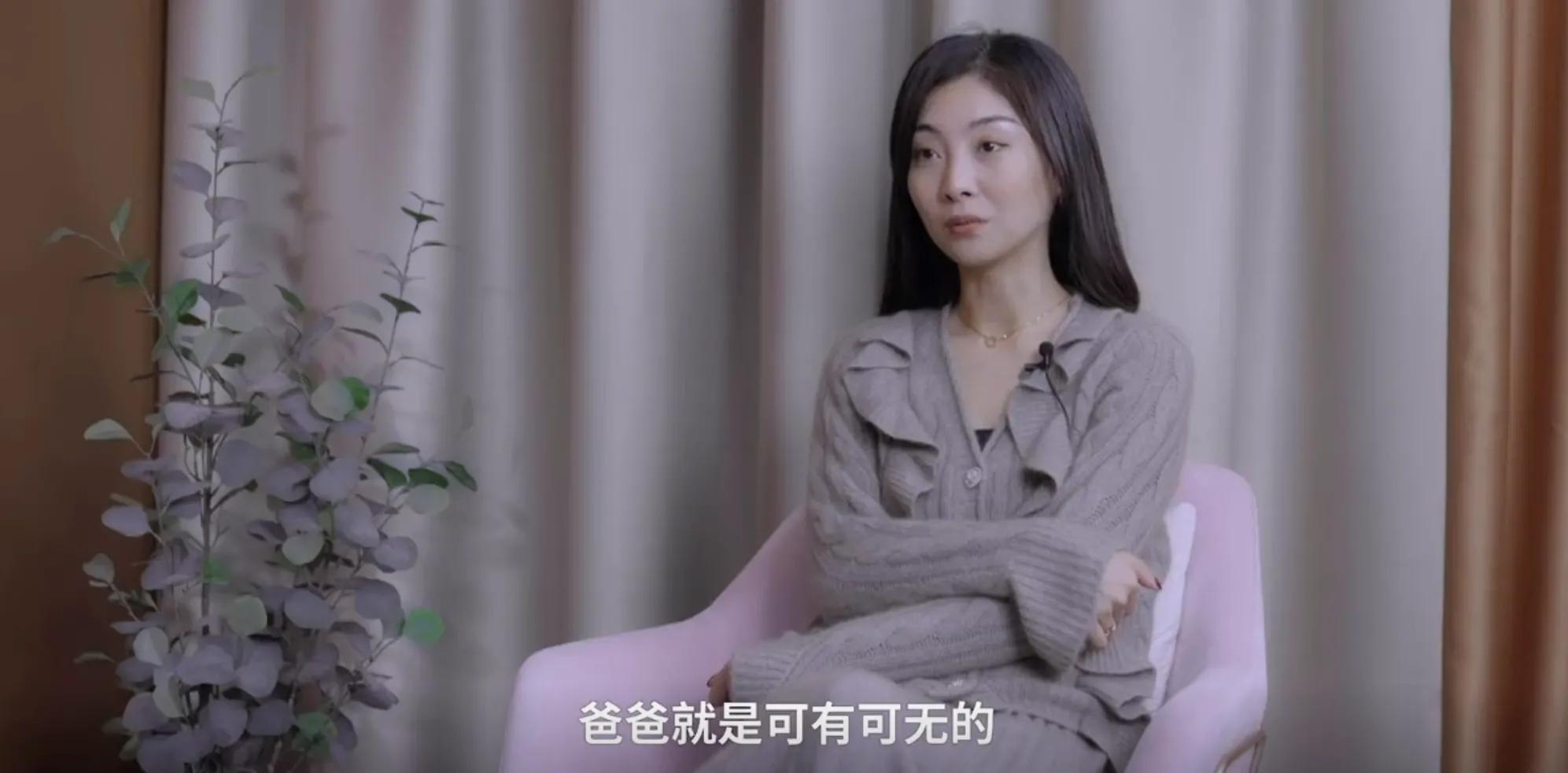 女模特10万元养三胞胎,30岁女模特生下三胞胎