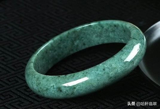 翡翠种料科普,白色豆种好还是绿色豆种翡翠好