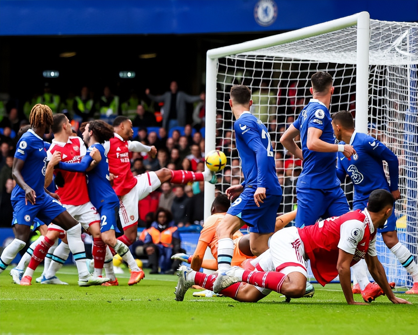 逗妹吐槽：首发了，队长了，打满了，腾嗨：锅背好吧我的罗