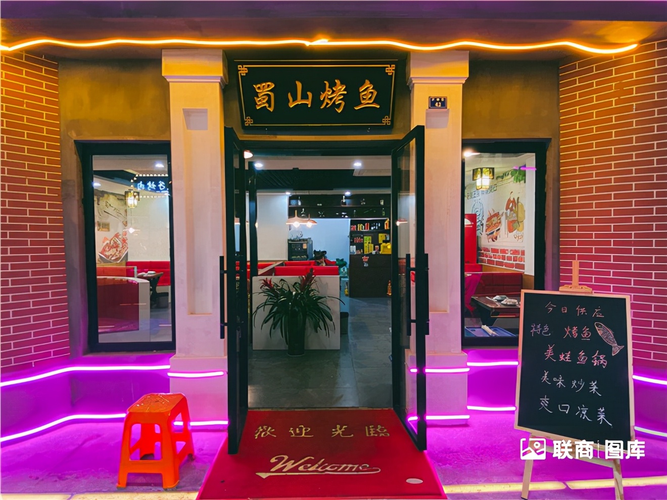 杭州版“文和友”开在了码头边，却有两个弊端