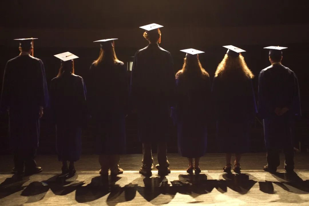 硕博倒挂，学历贬值，还有比这届年轻人更惨的吗？