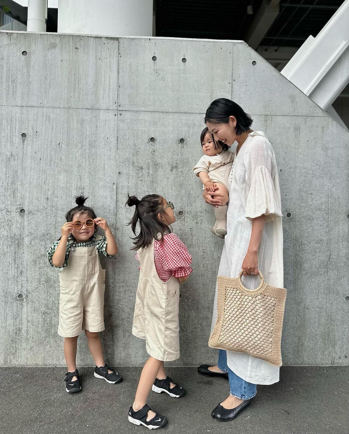 辣妈清爽的穿搭气质优雅美丽迷人,慵懒风妈妈装穿搭