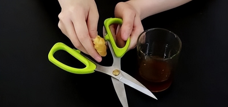 油烟机收集的废油大家怎么处理的,油烟机里的废油怎么处理可以浇花