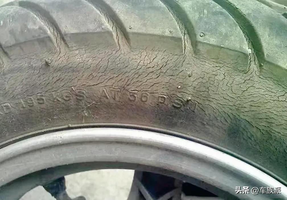 车子停放一年多了还能开吗,长期停放的车有这几点要注意了