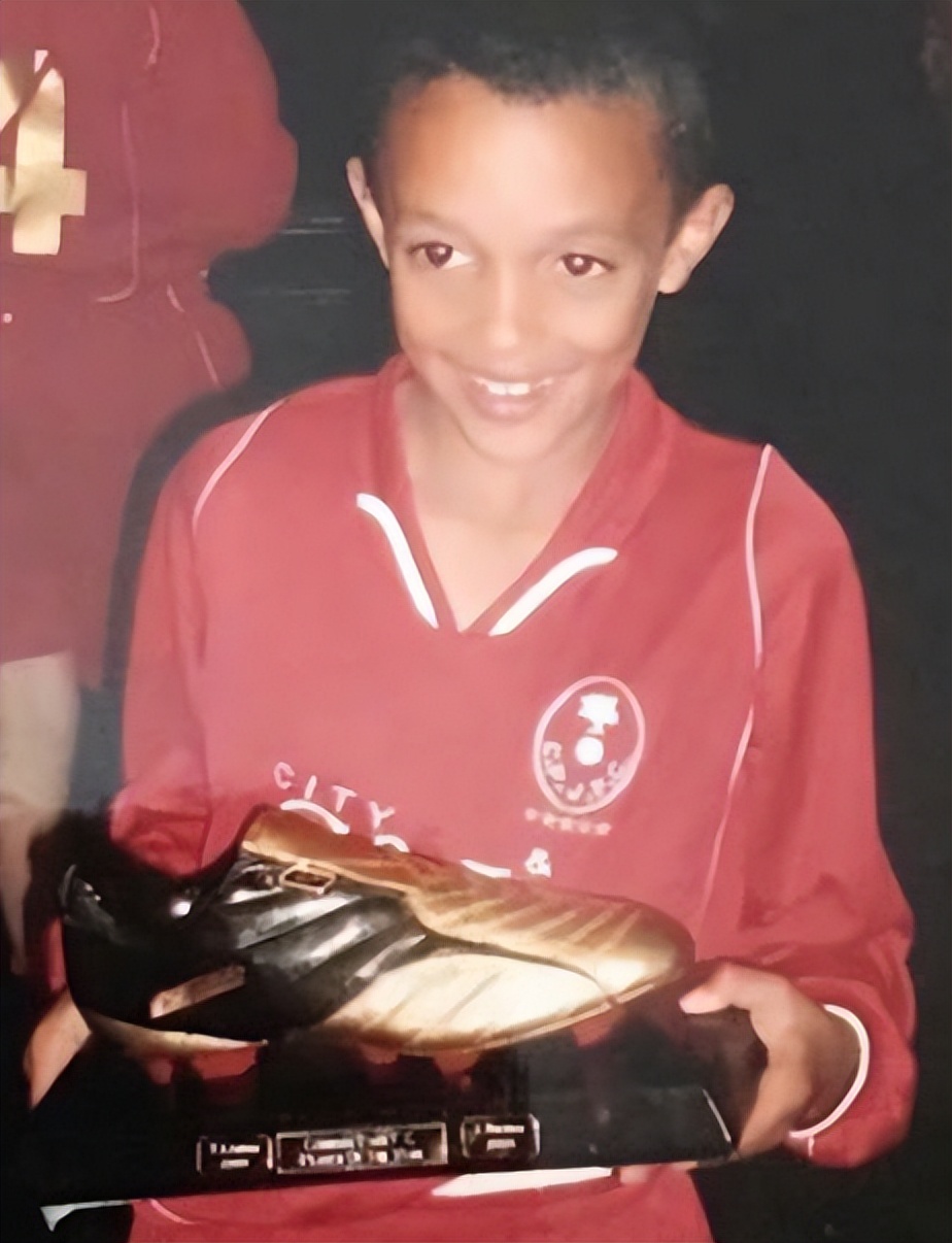 足坛明星小孩,足坛球星萌娃视频