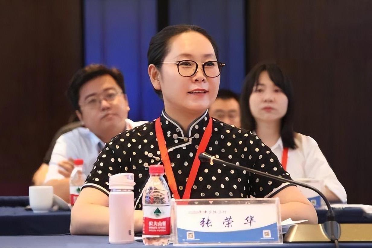 女富豪张荣华,天津首富女强人张荣华照片