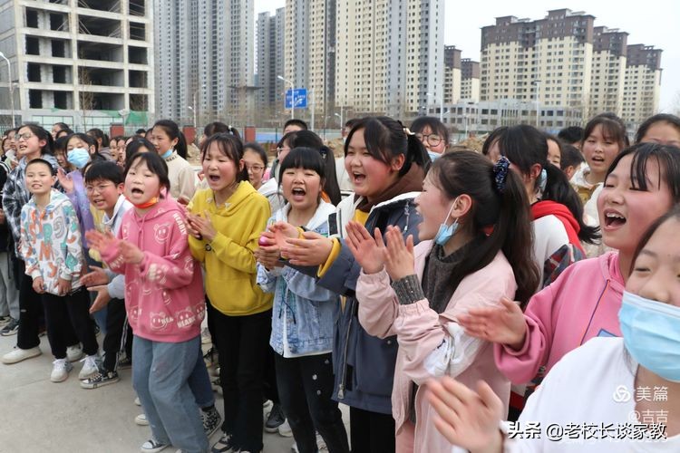 学校拔河比赛点面结合,学校拔河比赛精彩瞬间