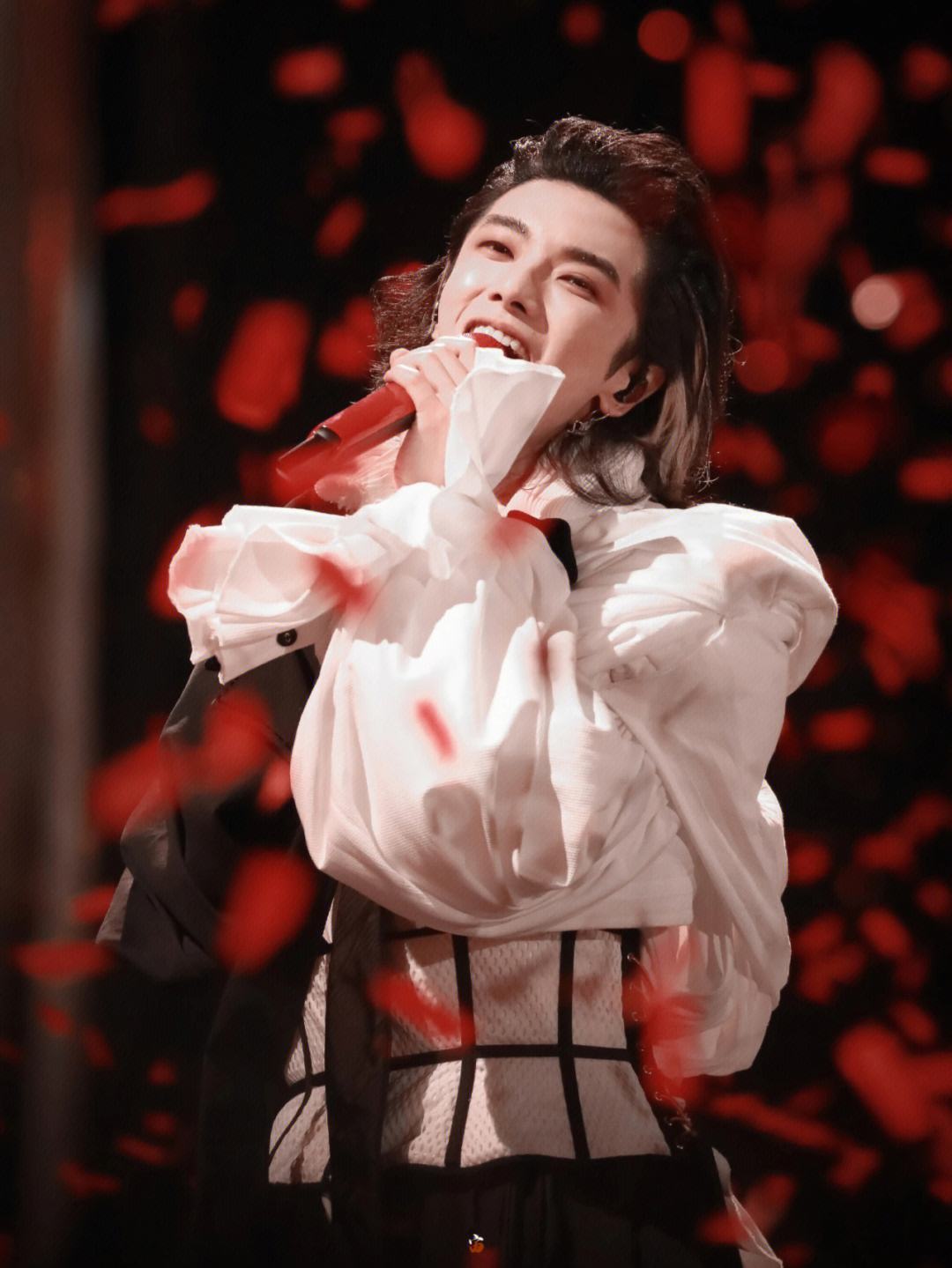 央视为什么要给华晨宇面子,央视对华晨宇的态度