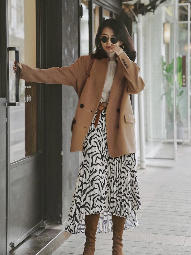 驼色大衣怎么搭好看40岁,驼色大衣搭配各种穿法