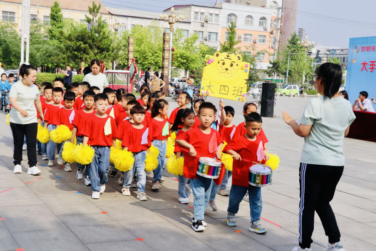 幼儿园小手拉大手运动会,大手拉小手幼儿园亲子活动