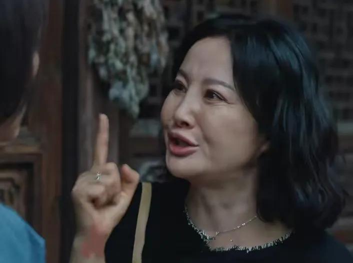 脸没恢复就别出来捞金，发面馒头、蜡像脸，求求你们放过观众吧！