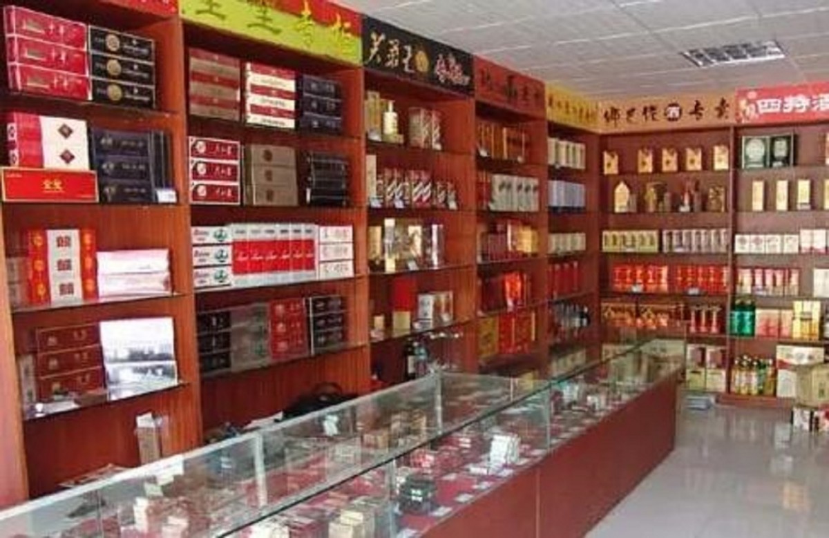 路边烟酒店靠什么赚钱,生意非常惨淡的烟酒店怎么生存的