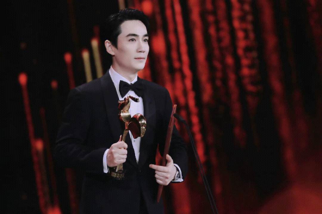 蔡徐坤和朱一龙一起演的电影,朱一龙蔡徐坤谁最火