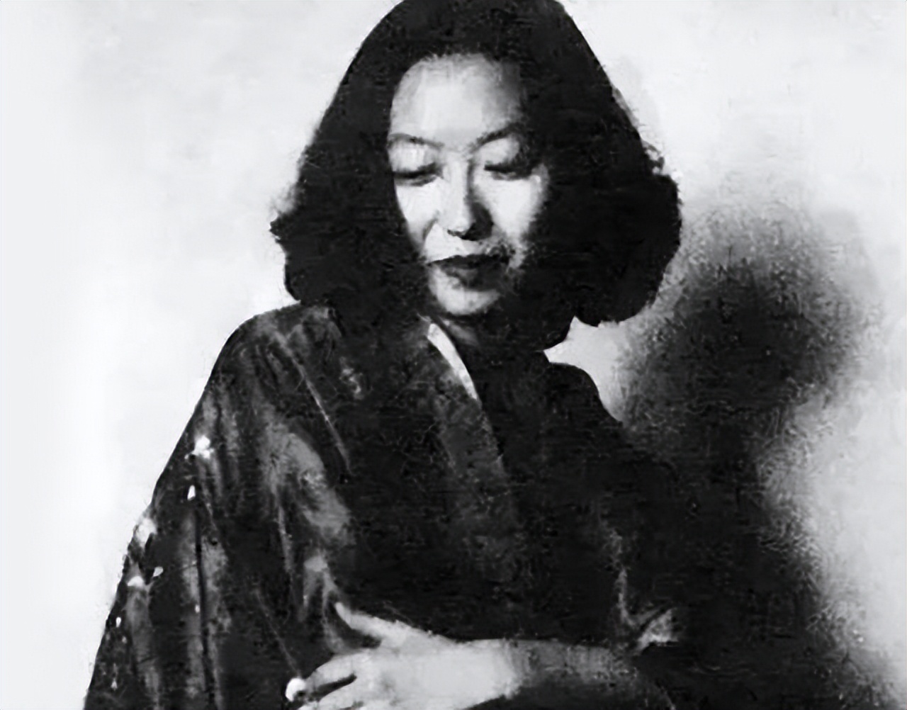 张爱玲最苍凉的句子,张爱玲感人的爱情故事